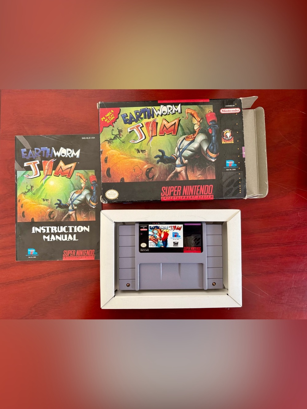 Earthworm Jim (Super Nintendo SNES) COMPLETE with box, manual, poster